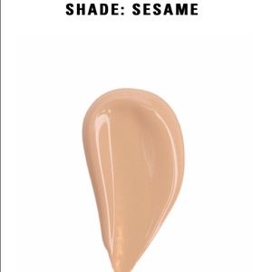 Kylie concealer Sesame is a neutral peach